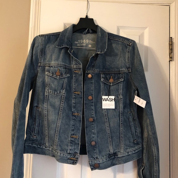 GAP Denim Jacket NWT Timeless Classic Style GORGEOUS Color Super Flattering😊 - Picture 3 of 8